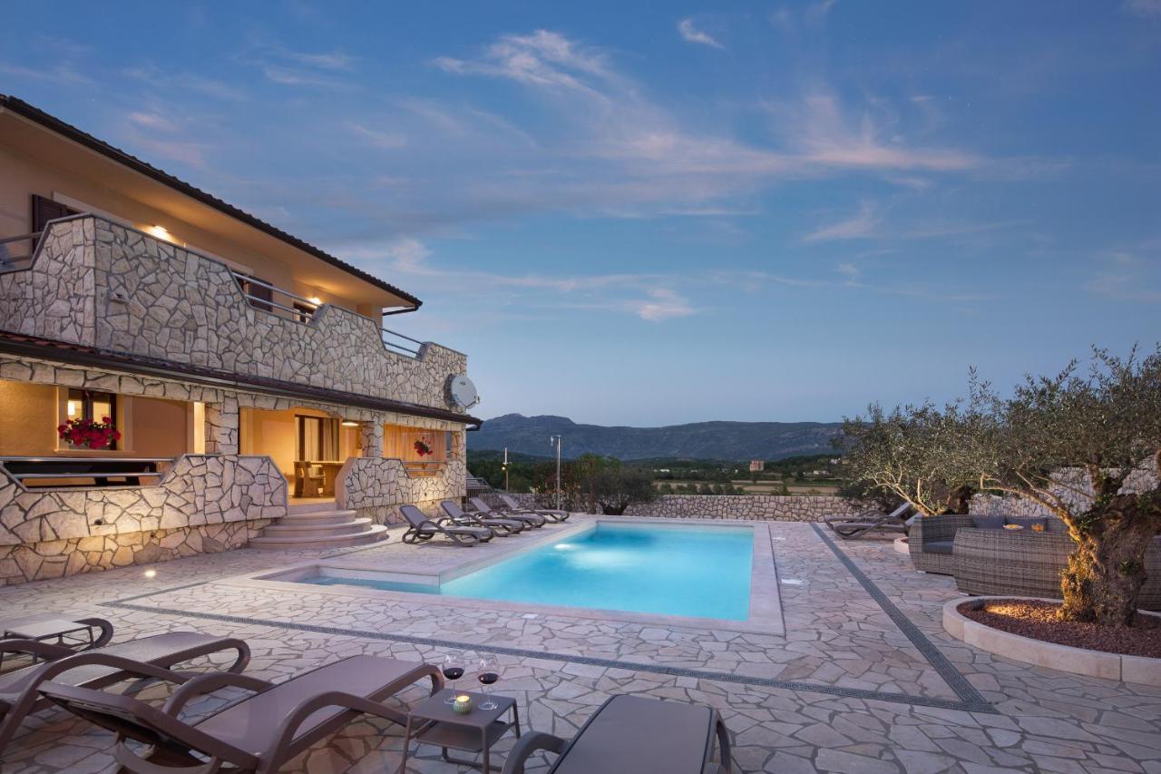 Villa Vesna With Sauna, Hot Tub Potpićan 외부 사진